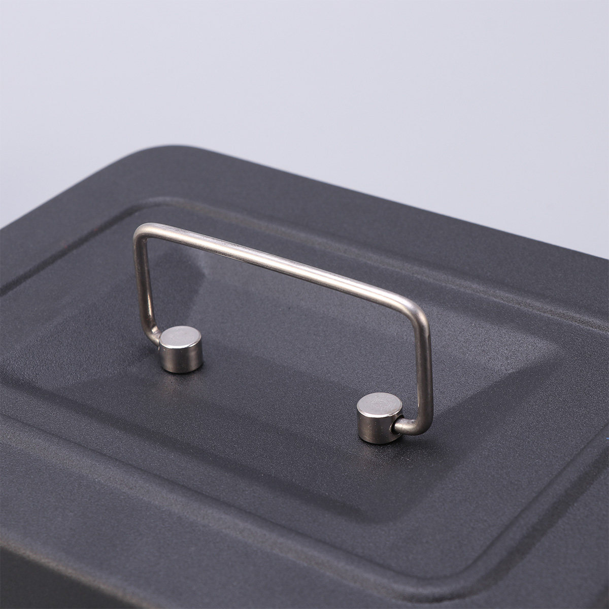 頑丈な金属製キャッシュボックス。組み合わせロックによるセキュ - Lockbox Key Secure のレビューと価格
